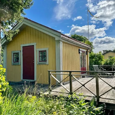 Gaesthus Med Utsikt Oever Drottningholms Slott Exterior photo